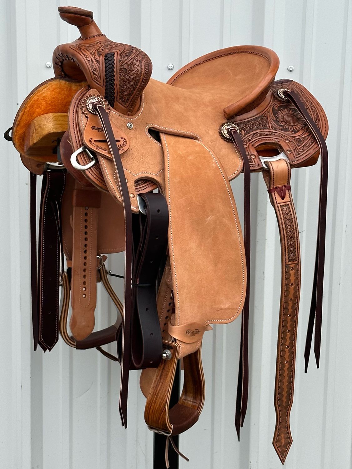 Robert Teskey Elite Under Cut Swell Fork Seat Rig Roping Saddle with a 14- inch Rough Out Seat in Medium Chestnut Finish