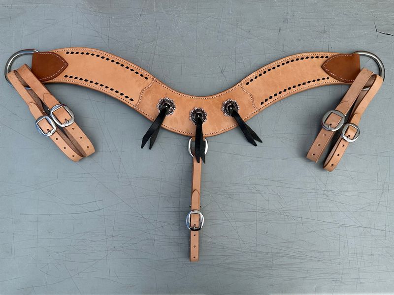 Tripping Collar in Light Oil with Floral Conchos and Strings