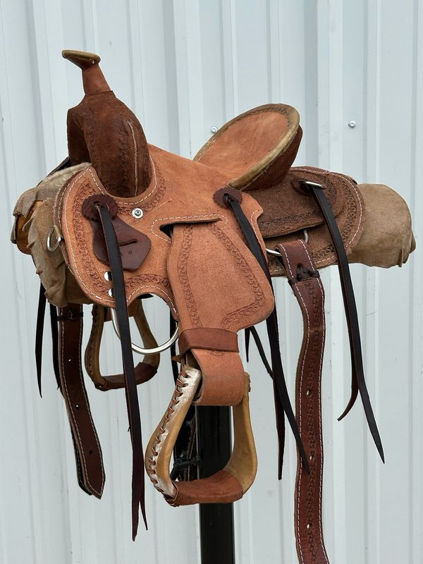 Heart O Texas Kid’s Buckaroo Saddle with a 10- inch Rough Out Seat SB WR- Tree