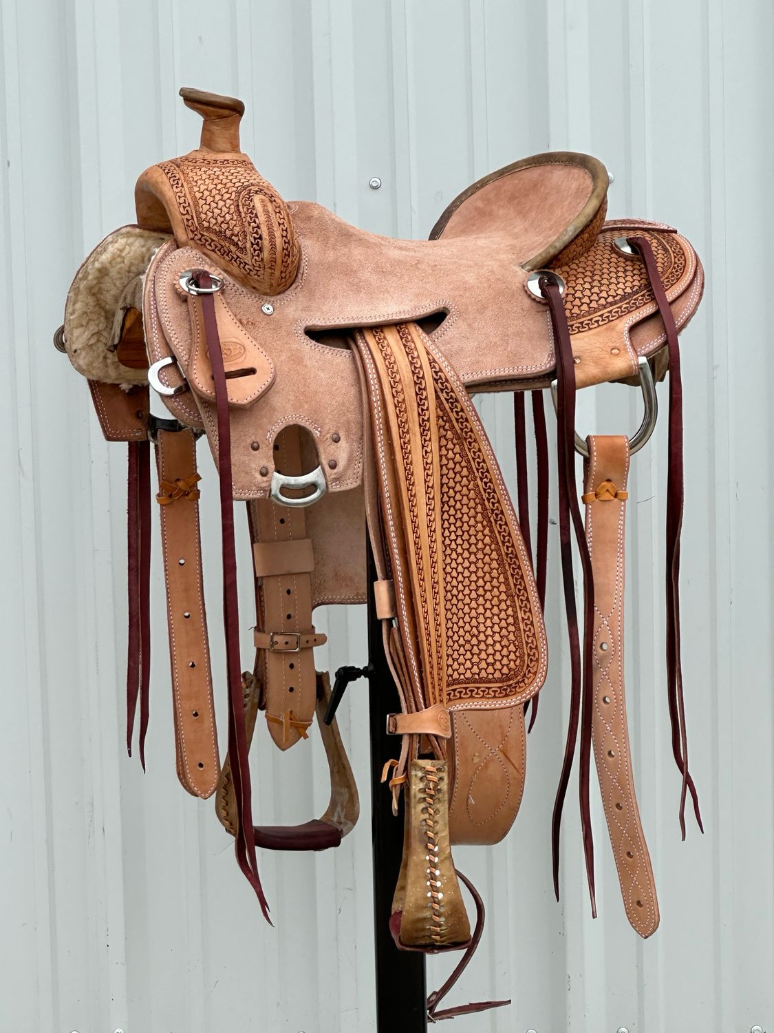 Heart O Texas Ranch Roping Saddle with a 15 1/2- inch Rough Out Seat Light Finish SB IL