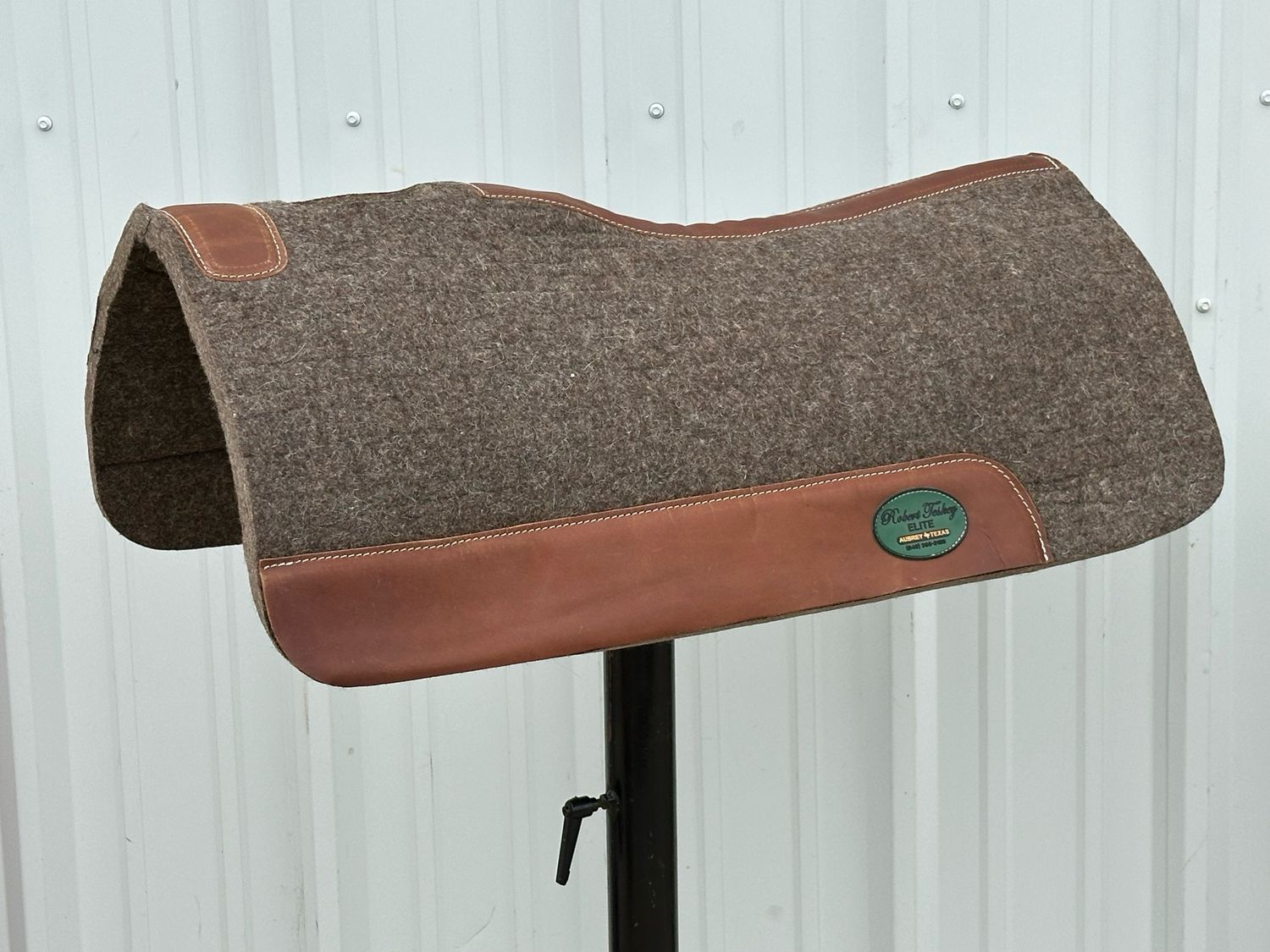 Robert Teskey Elite Contoured 1- inch Thickness Merino Wool Saddle Pad with Brown Wear Leathers and Leather Spine in Melange Grey