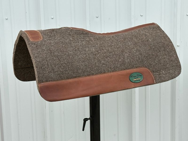Robert Teskey Elite Contoured 1- inch Thickness Merino Wool Saddle Pad with Brown Wear Leathers and Leather Spine in Melange Grey