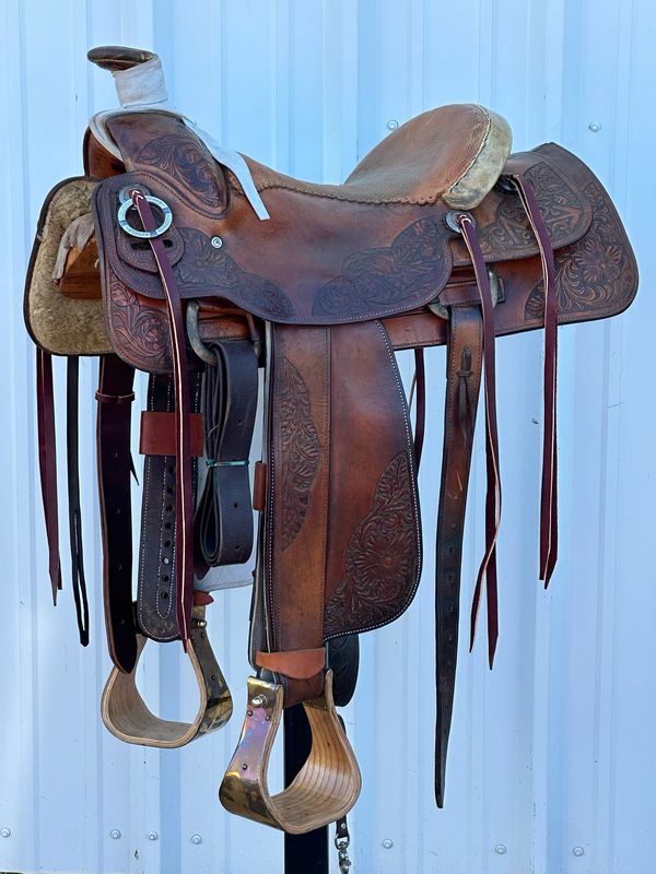Tips Winnemucca Nevada Roping Saddle with a 14 1/2-inch Padded Seat Floral M Arrow