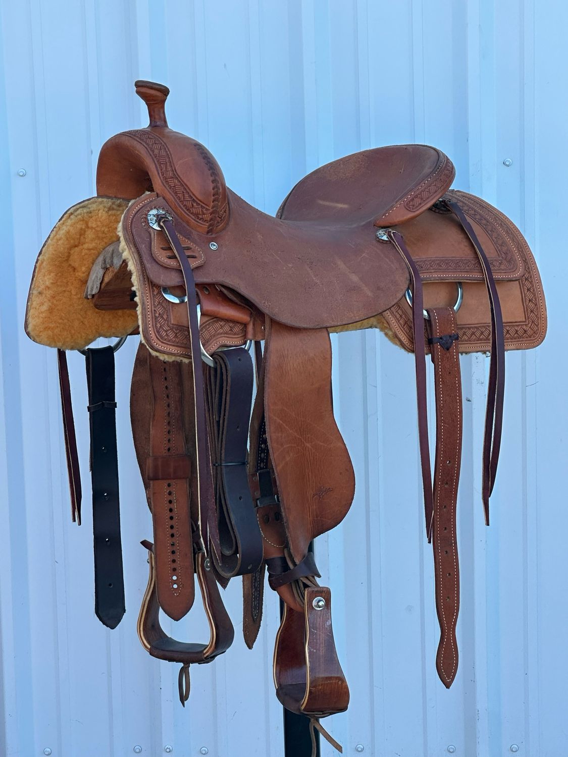 Stuart Rybak Cow Horse Saddle with a 16- inch Rough Out Seat with Tooled Border Chestnut