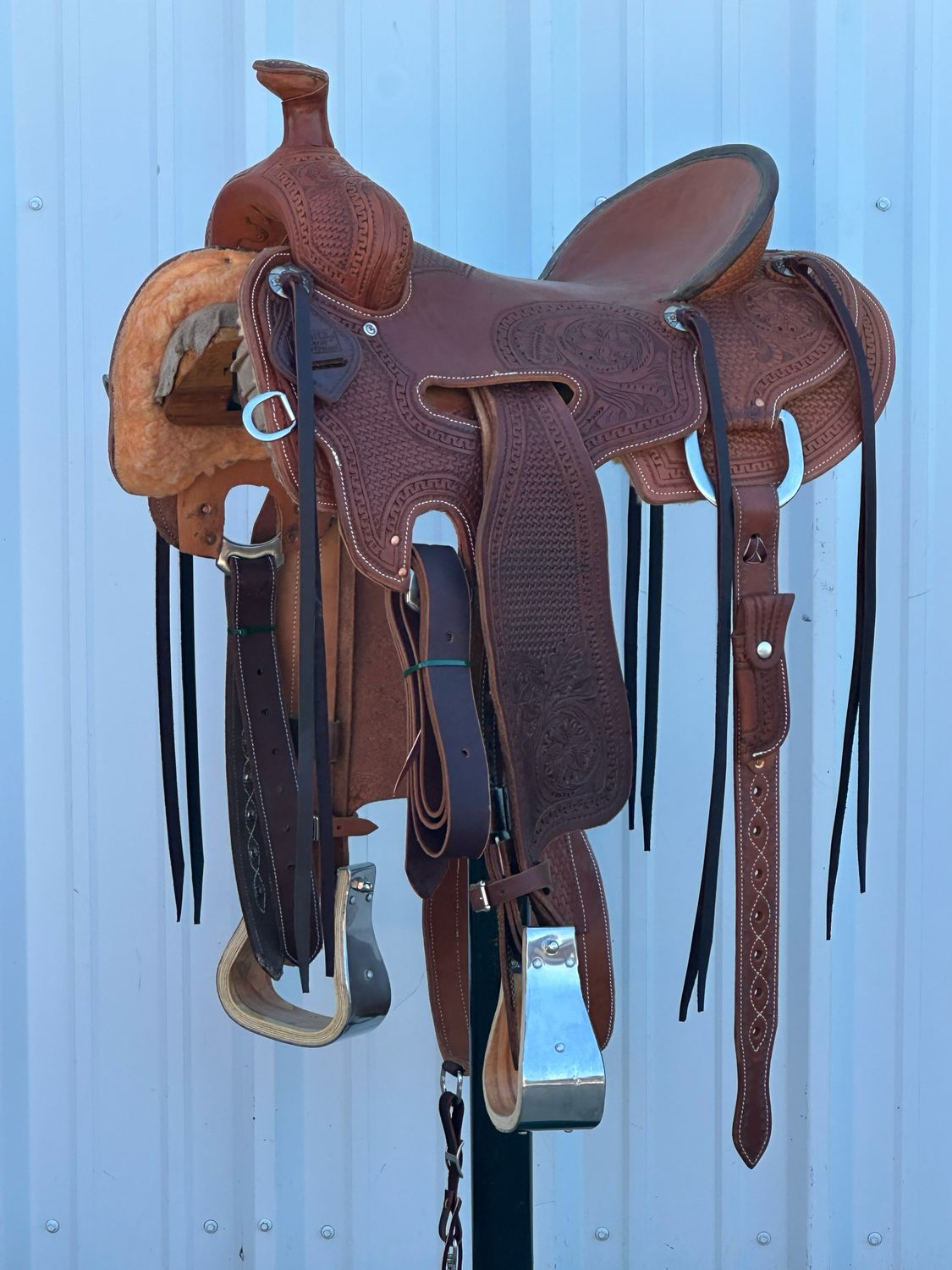 Robert Teskey Roping Saddle with a 16- inch Slick Out Seat Basket and Floral Tooled Chestnut