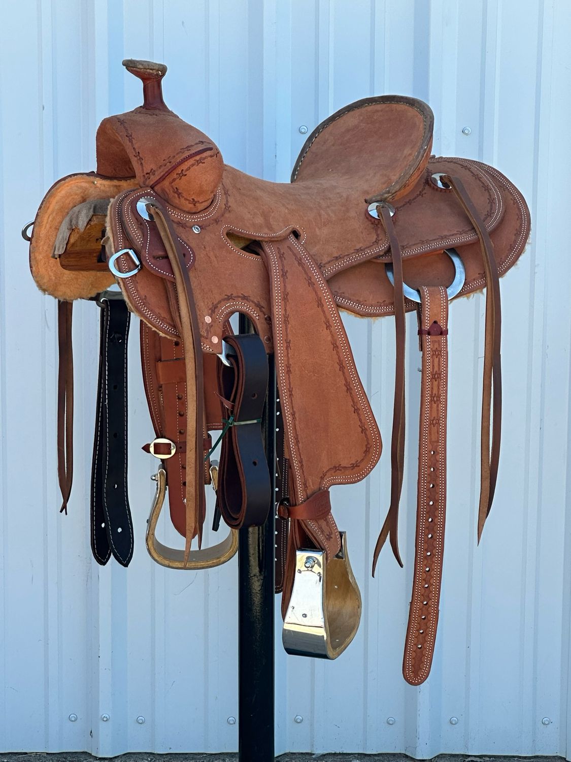 Robert Teskey Seat Rig Ranch Roping Saddle with a 15 1/2- inch Rough Out Seat Barbwire Border