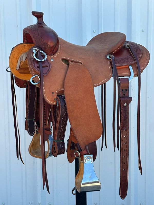 Robert Teskey Elite Seat Rig Ranch Roping Saddle with 15 1/2- inch Rough Out Seat Oak Leave Border