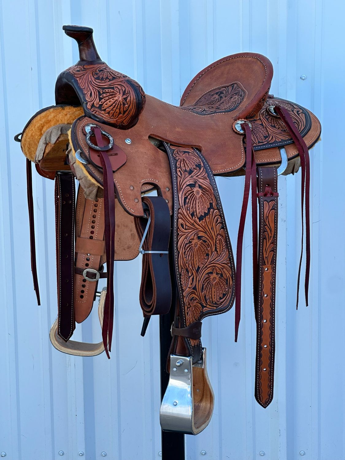 Robert Teskey Elite Strip Down Seat Rig Ranch Roping Saddle with a 15- inch Inlay Seat Tooled Poinsettia