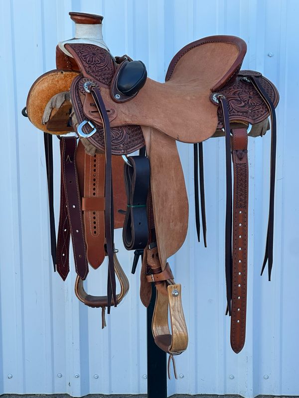 Robert Teskey Elite Lady Wade Saddle with a 15 1/2- inch Rough Out Seat Tooled Floral with Bucking Rolls