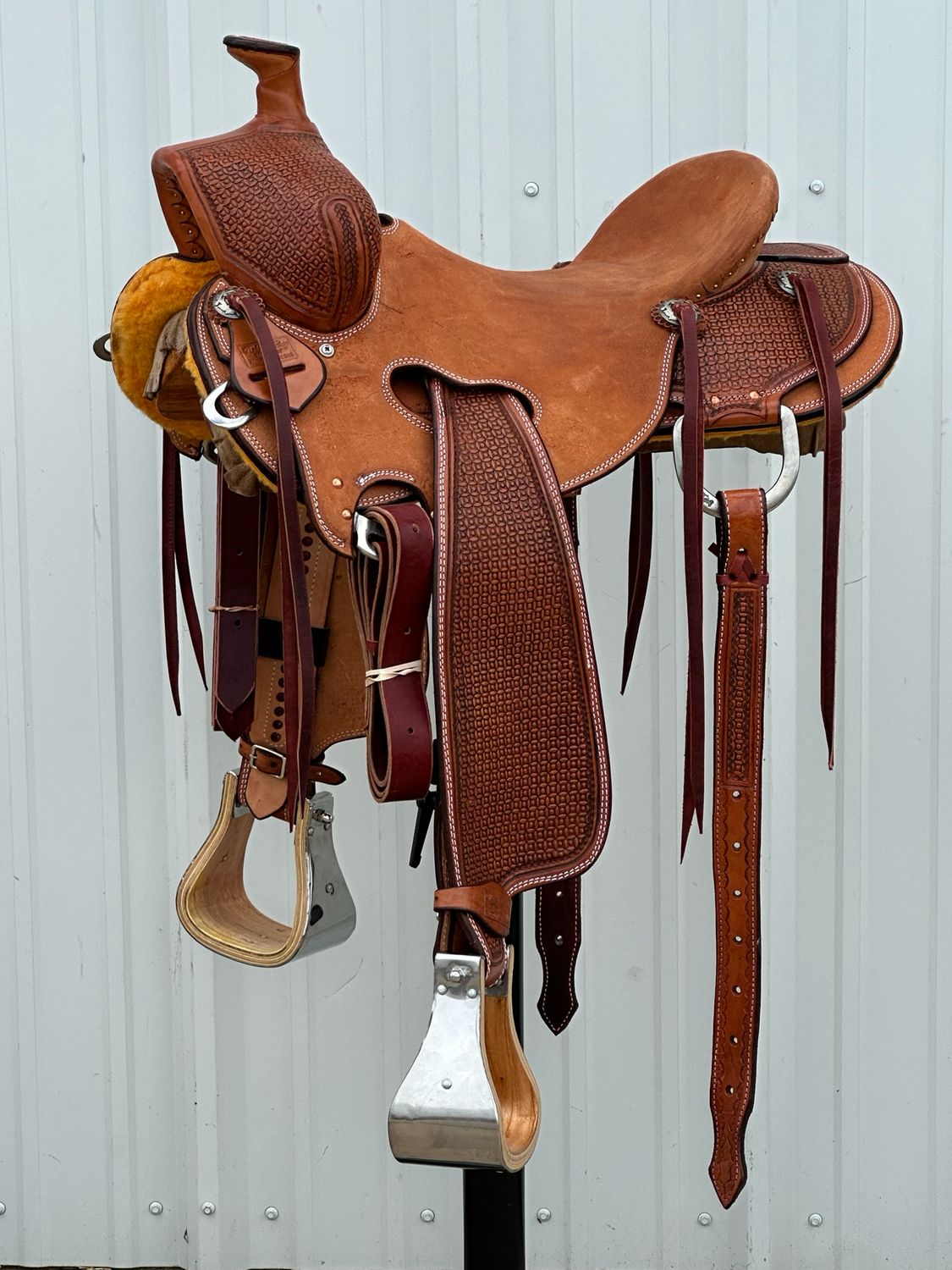 Robert Teskey Super Arizona Strip Down Seat Rig Ranch Roping Saddle with a 16- inch Rough Out Seat Tooled Floral Double Stitch