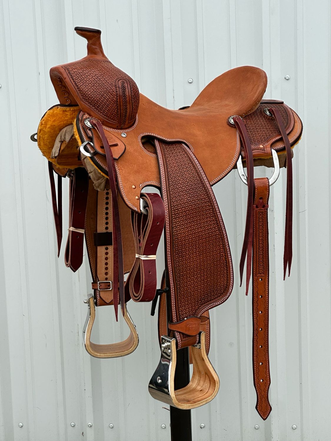 Robert Teskey Super Arizona Strip Down Seat Rig Ranch Roping Saddle with a 16- inch Rough Out Seat Tooled Floral Double Stitch