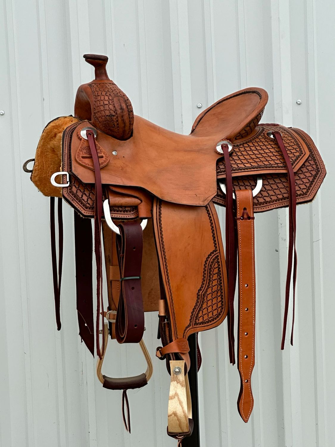 Robert Teskey Ranch Roping Saddle with a 15- inch High Back Slick Out Seat Tooled interlace with Barbwire Border Medium Finish