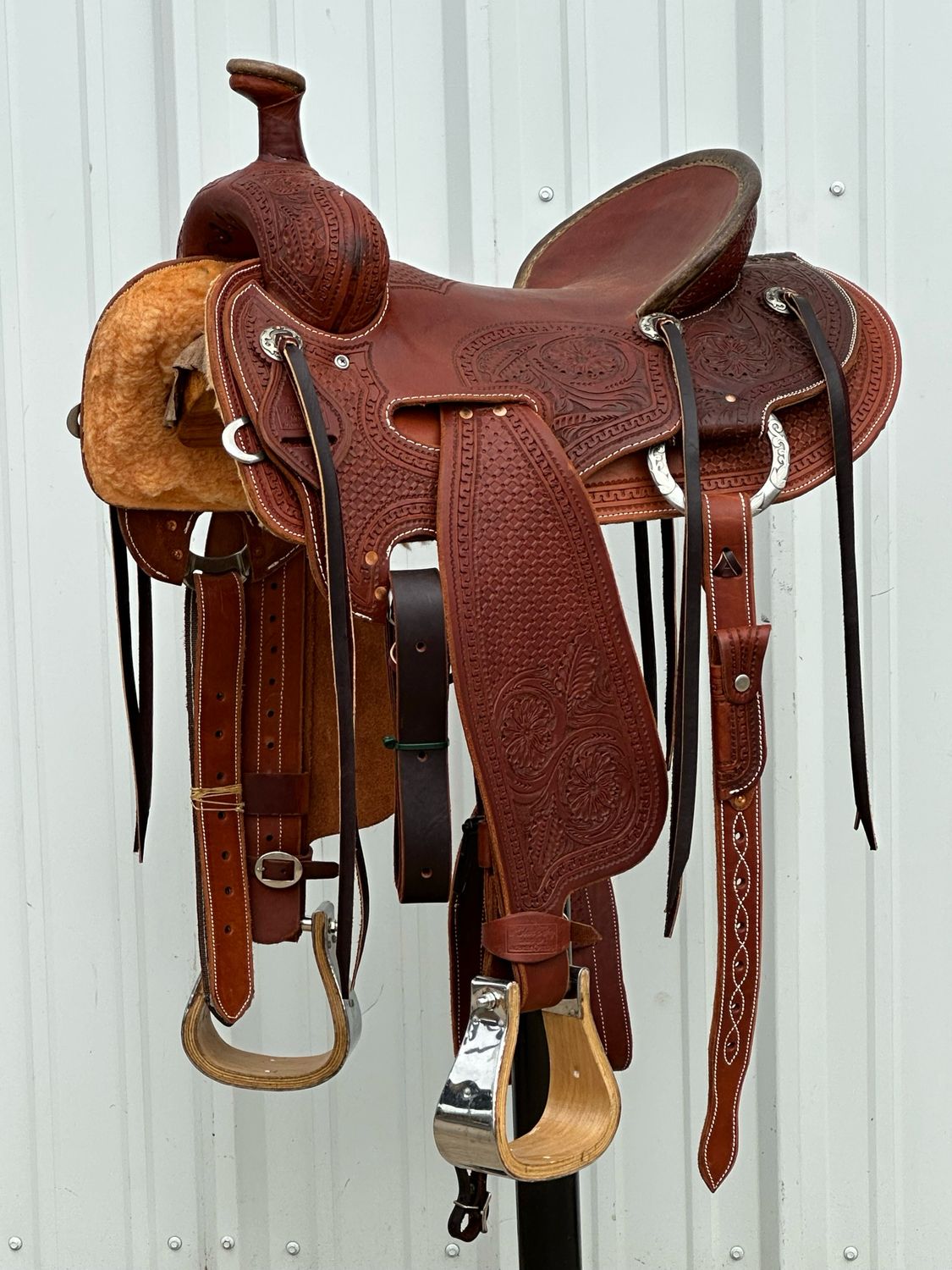 Robert Teskey Strip Down Seat Rig Ranch Roping Saddle with a 15 1/2- inch Slick Out Seat Tooled Floral InterWeave Snake Border Dark Finish
