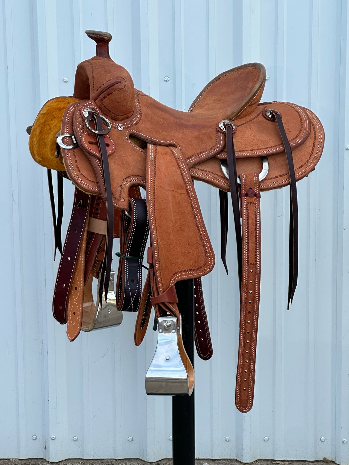 Robert Teskey Elite Strip Down Seat Rig Ranch Roping Saddle with a 14- inch Rough Out Seat Youth Fenders Tooled Border Light Finish