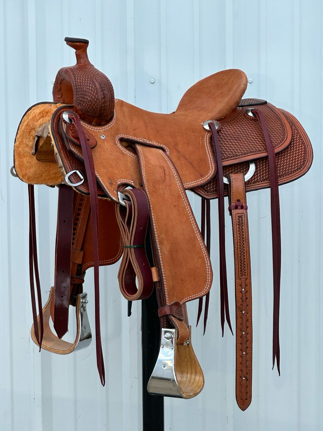 Robert Teskey Seat Rig Ranch Roping Saddle with 15 1/2- inch Rough Out Seat Tooled Basket Weave Antiqued Double Stitch Medium Finish