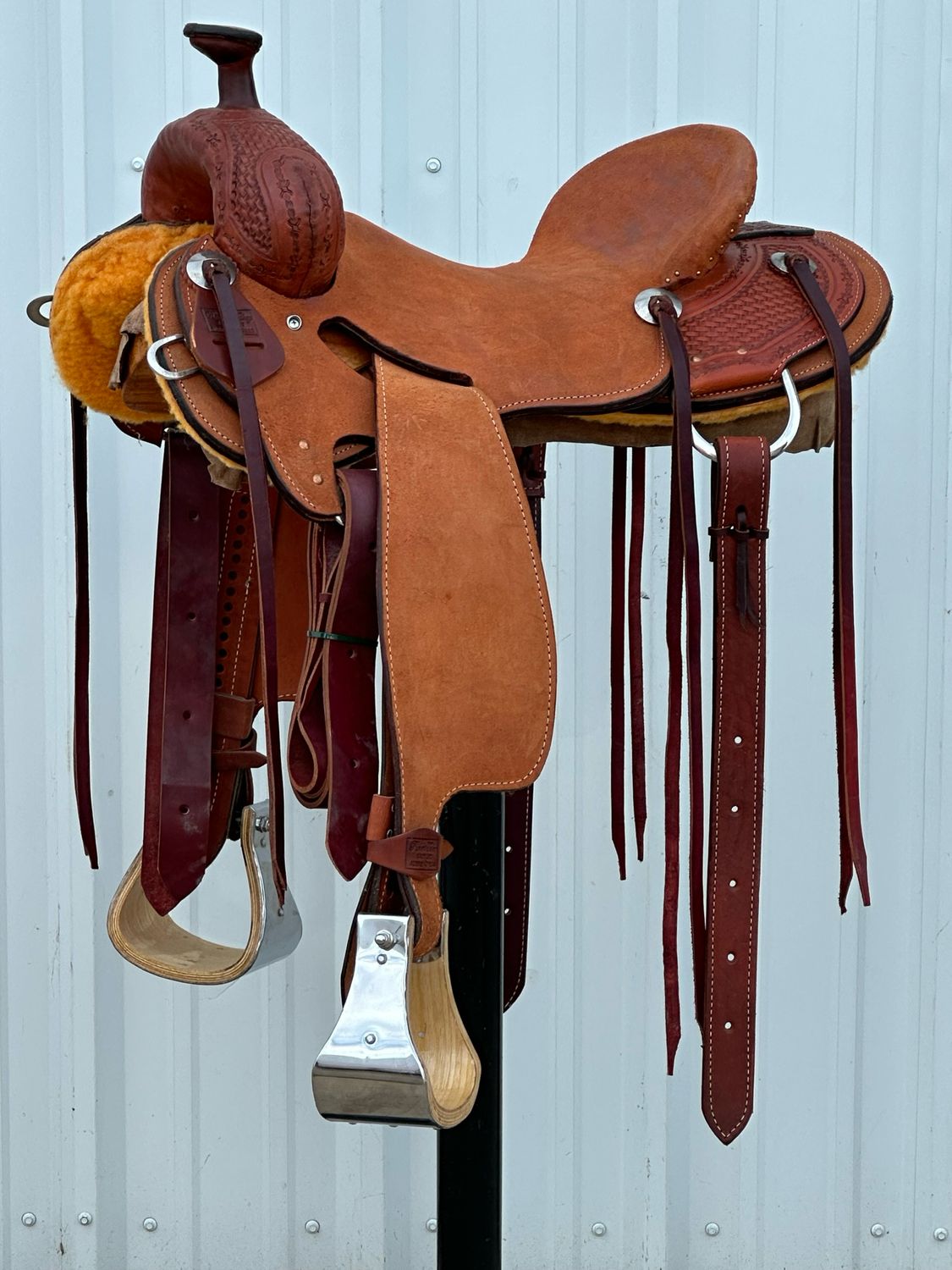 Robert Teskey Seat Rig Ranch Roping Saddle with a 15 3/4- inch Rough Out Seat Tooled Basket Weave with Barbwire Border Medium Finish WJ Tree
