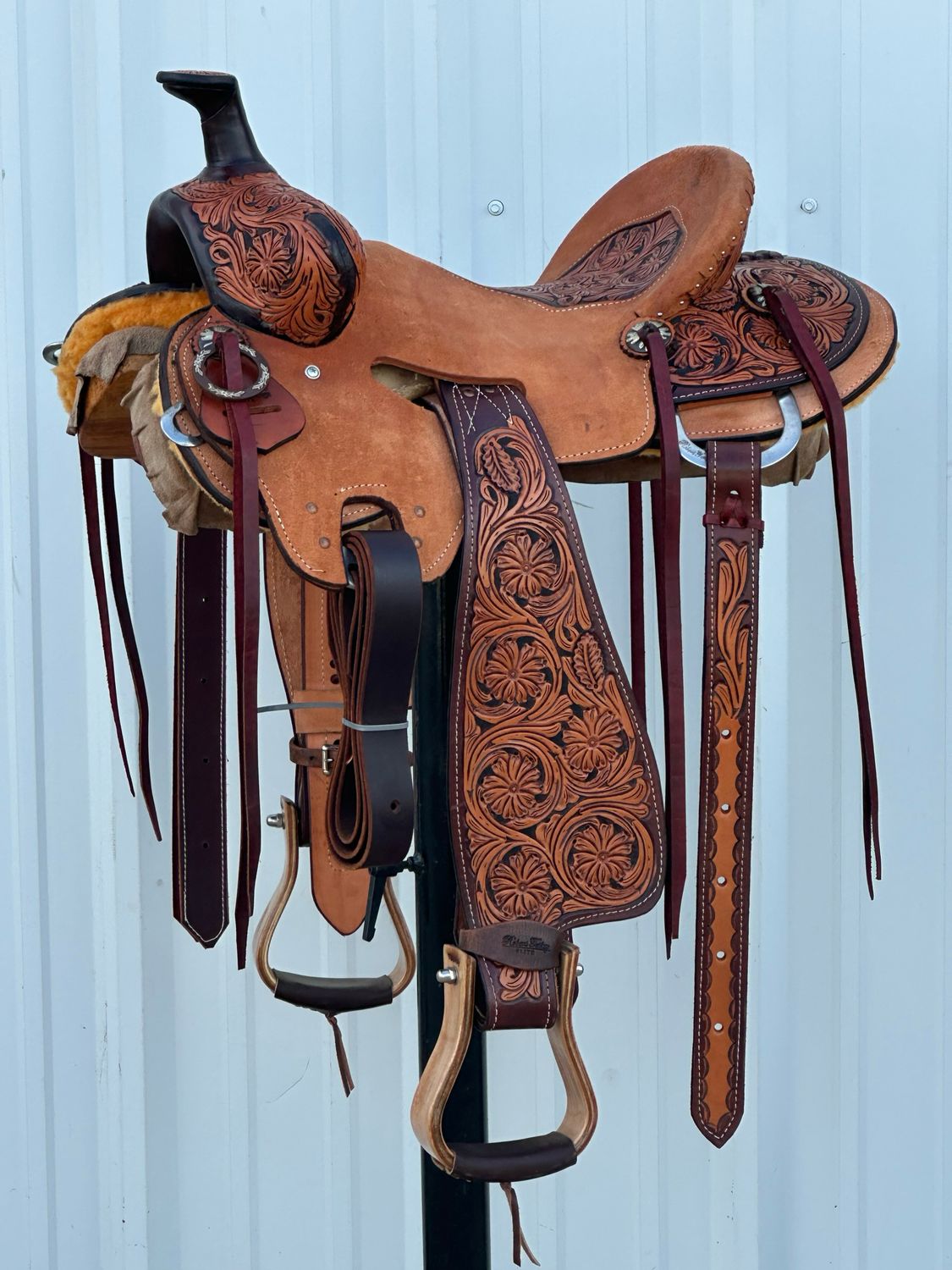 Robert Teskey Elite Strip Down Seat Rig Ranch Roping Saddle with a 15- inch Inlay and Rough Out Seat Tooled Floral with Painted Border Medium Finish