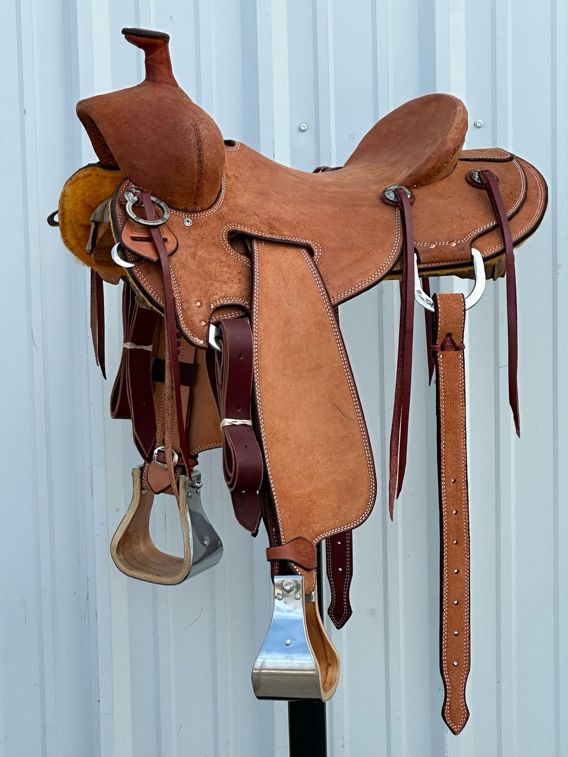 Robert Teskey Super Arizona Strip Down Seat Rig Ranch Roping Saddle with a 16- inch Rough Out Seat Double Stitch Light Finish