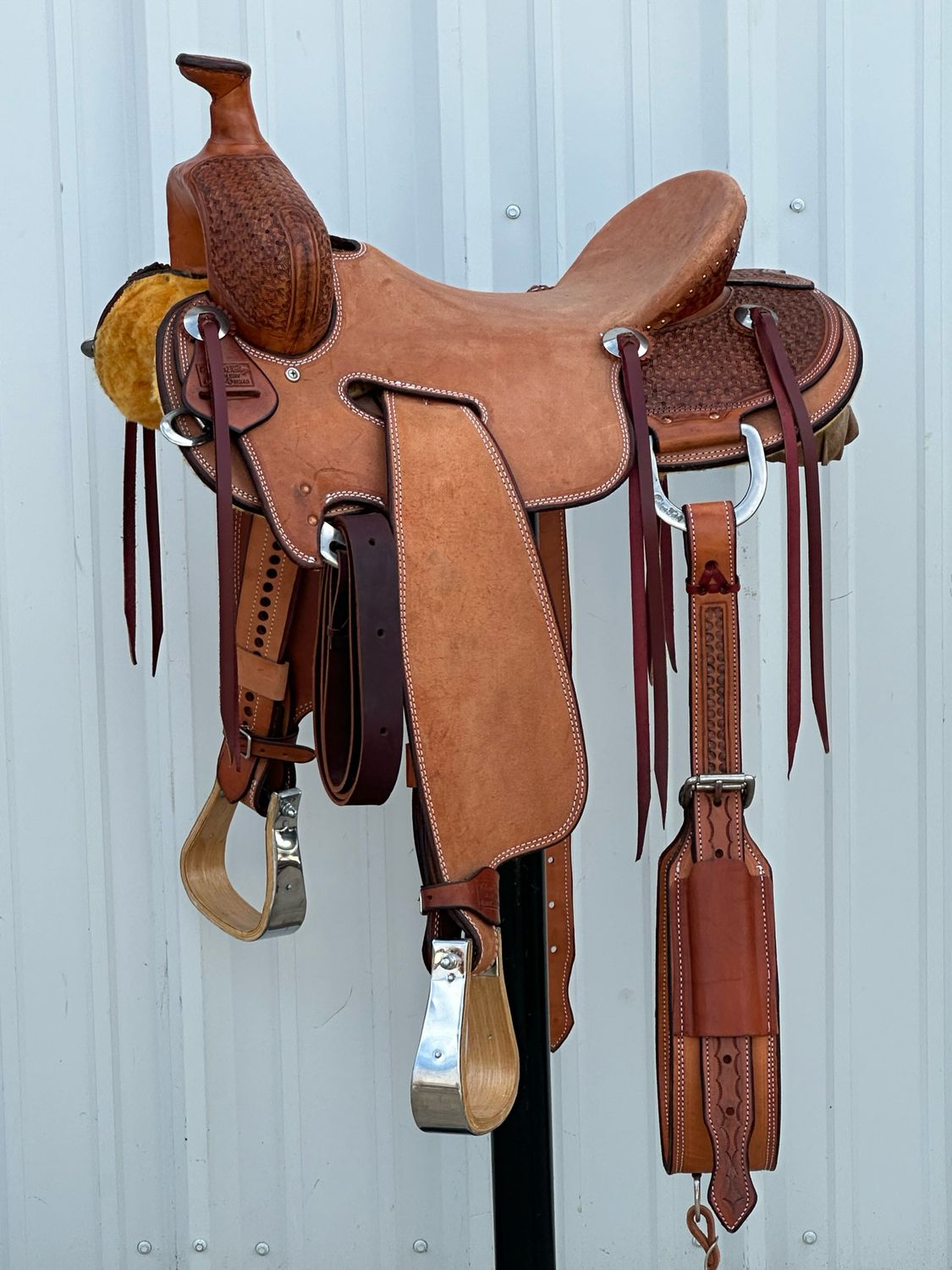 Robert Teskey Strip Down Seat Rig Ranch Roping Saddle with a 16- inch Rough Out Seat Tooled Floral Double Stitch Medium Finish