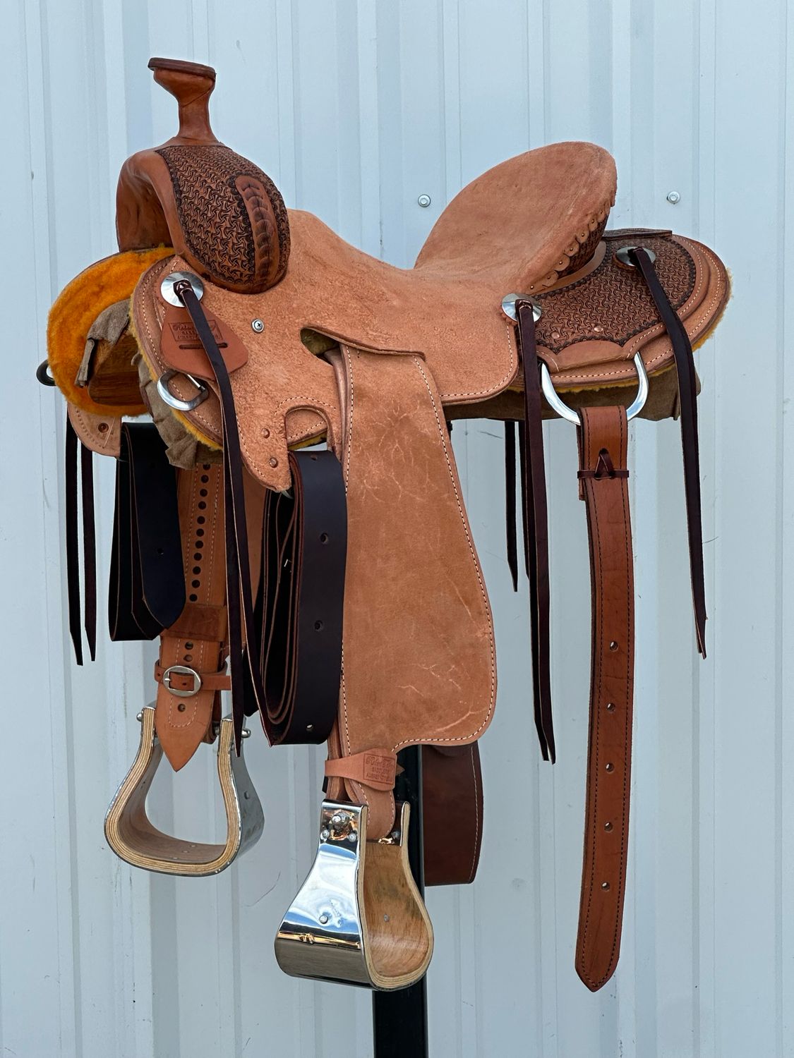 Robert Teskey Strip Down Seat Rig Ranch Roping Saddle with a 15- inch Rough Out Seat Tooled Hourglass Waffle Antiqued Light Finish
