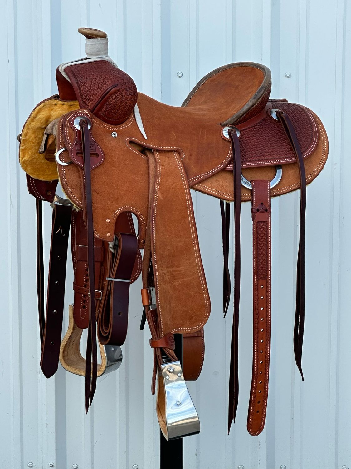 Robert Teskey Tucson Strip Down Seat Rig Ranch Roping Saddle with a 15- inch Rough Out Seat Tooled Hourglass Waffle Double Stitch Medium Finish