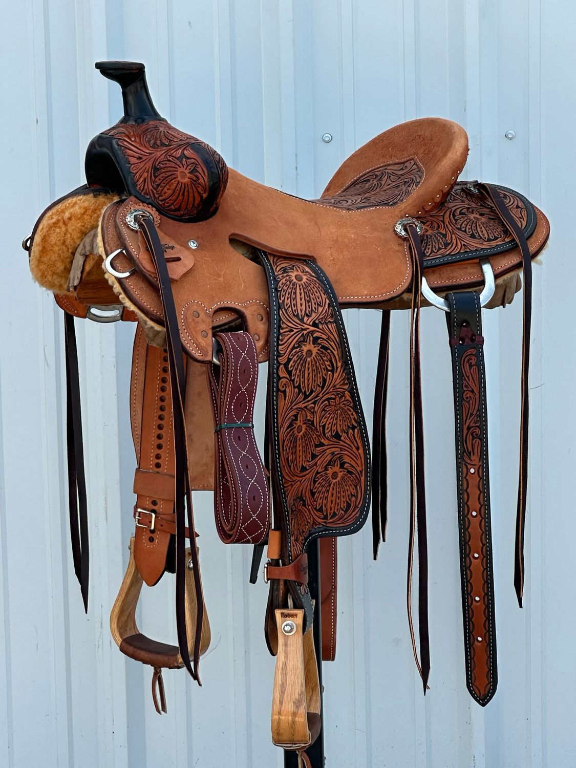 Robert Teskey Elite Strip Down Seat Rig Ranch Roping Saddle with a 16- inch Inlay and Rough Out Seat Tooled Poinsettia Painted Border