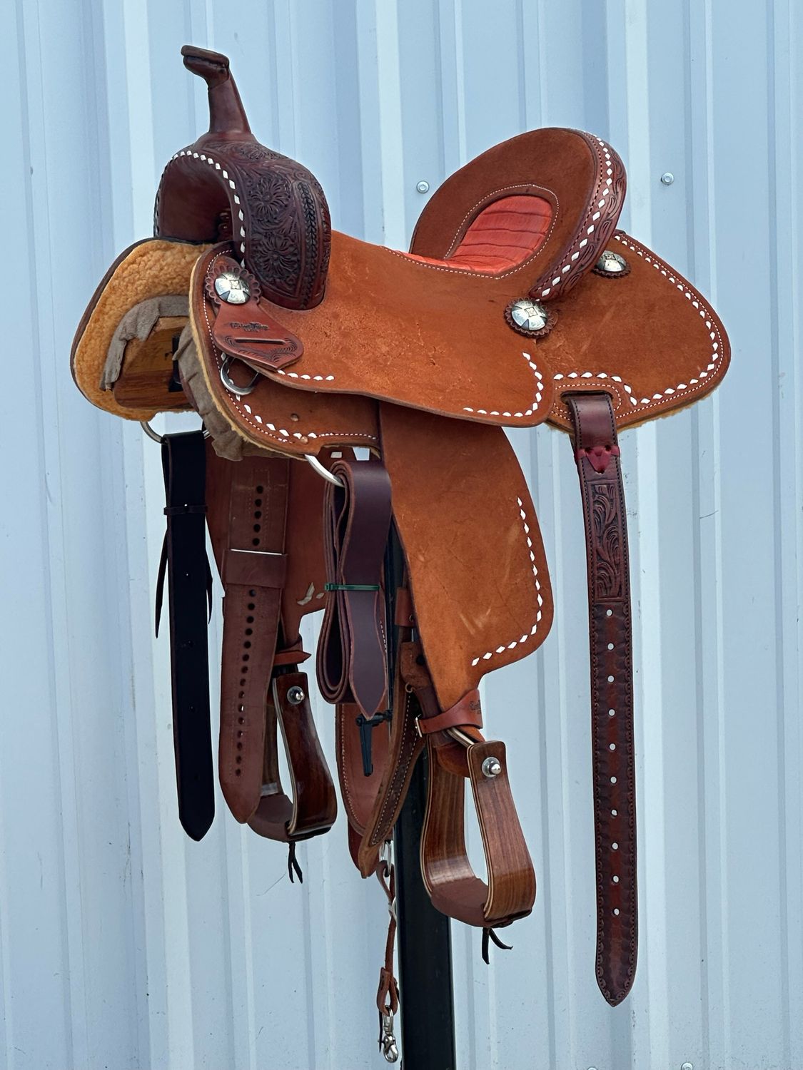 Robert Teskey Elite Barrel Racing Saddle with a 14- inch Excotic Inlag Seat Tooled Floral White Buck Stitch Border