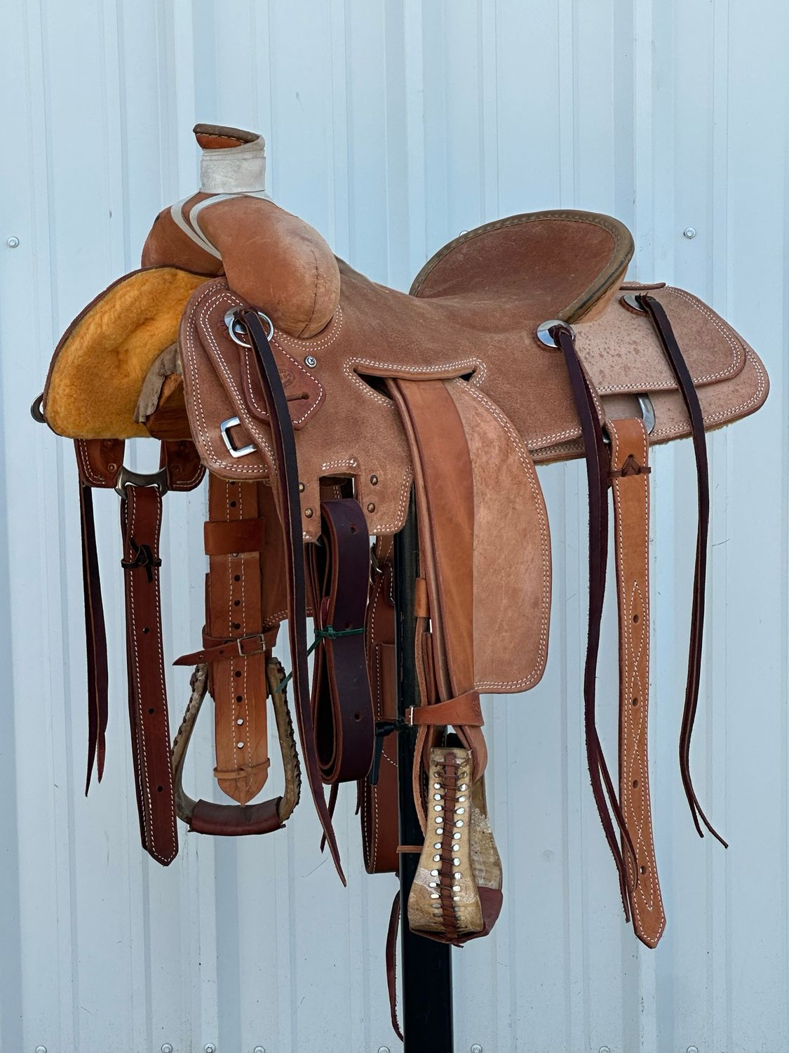 Heart O Texas Strip Down Seat Rig Ranch Roping Saddle with a 16 1/2- inch Rough Out Seat Double Stitch Light Finish WR- Tree
