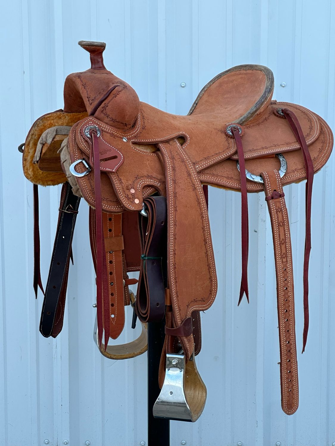 Robert Teskey Elite Tucson  Strip Down Seat Rig Ranch Roping Saddle with a 15 3/4- inch Rough Out Seat Tooled with Barbwire Birder Double Stitch Light Finish