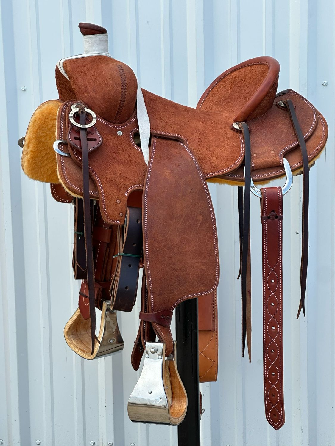 Robert Teskey Elite Tucson Strip Down Seat Rig Hi-Back Roping Saddle with a 15 1/2- inch Rough Out Seat Double Stitch Medium Finish
