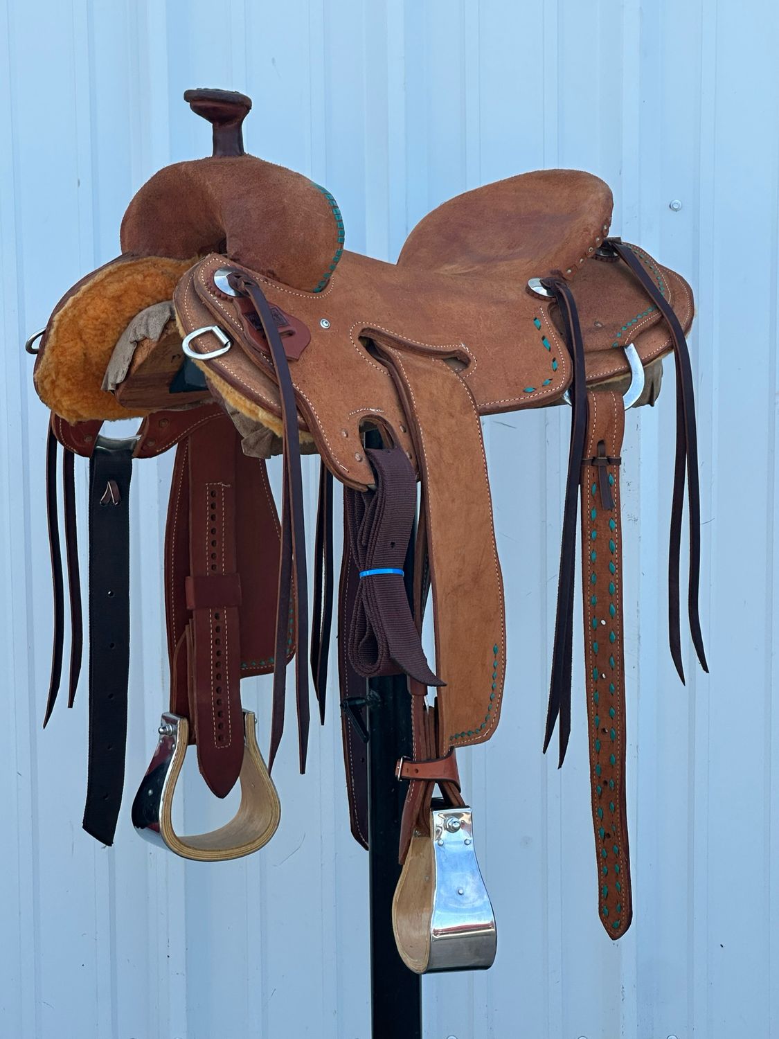 Robert Teskey Strip Down Seat Rig Ranch Roping Saddle with a 16 1/4- inch Rough Out Seat Turquoise Buck Stitch Border Medium Finish WJ-Tree