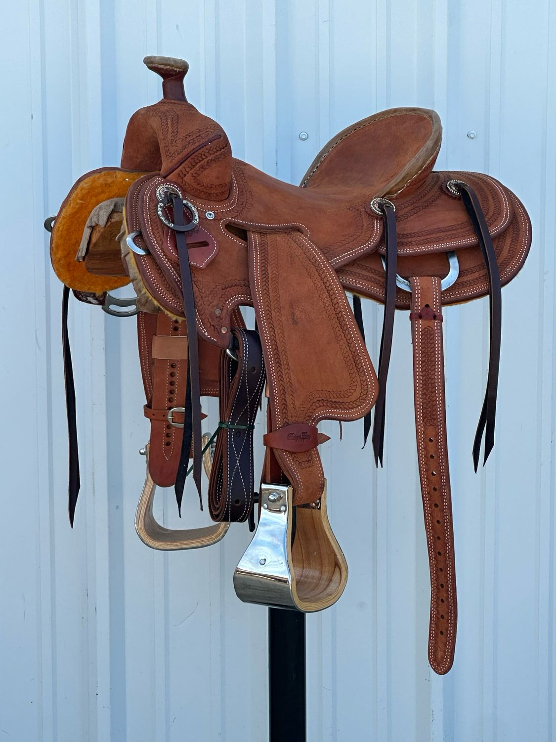 Robert Teskey Elite Association Strip Down Seat Rig Ranch Roping Saddle with 14 1/4- inch Rough Out Seat Interlace Border Double Stitch Medium Finish Youth Fenders