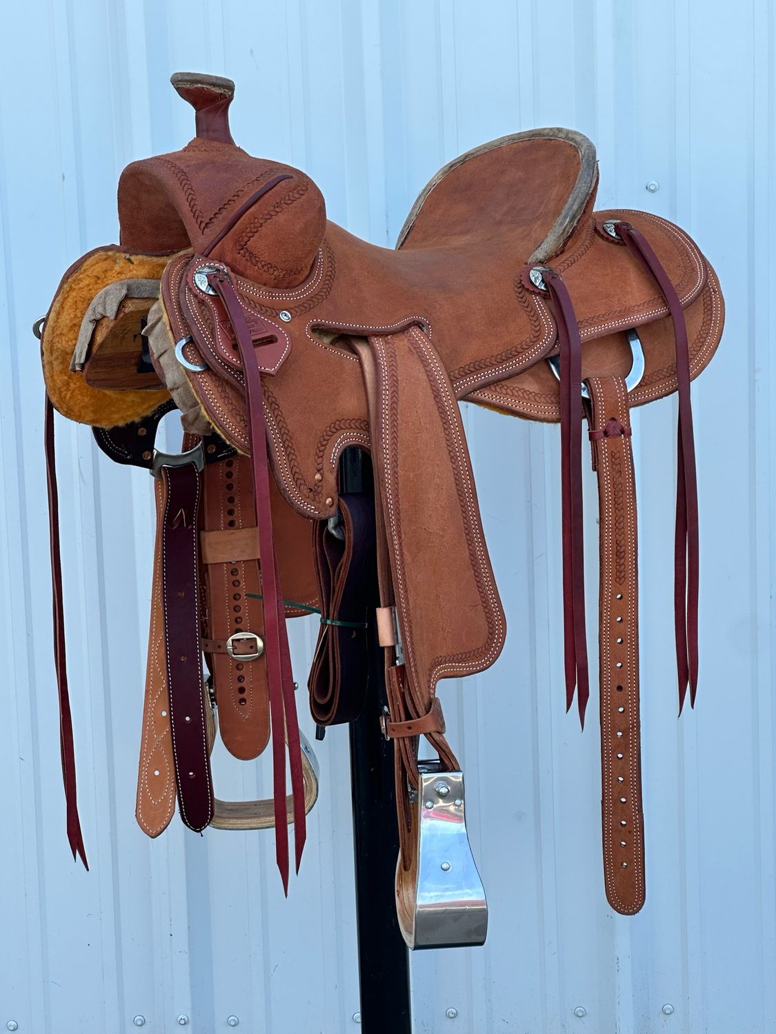 Robert Teskey Tucson Ranch Roping Saddle with a 15 1/2- inch Rough Out Seat Interlace Border Medium Finish