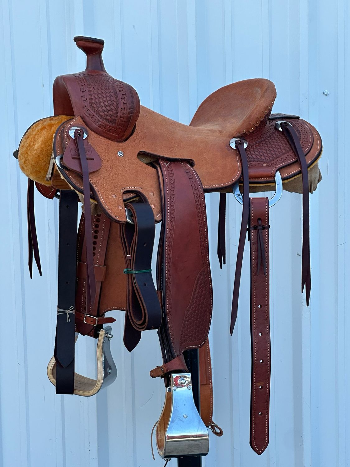 Robert Teskey Tucson Strip Down Seat Rig Ranch Roping Saddle with a 14-1/2- inch Rough Out Seat Tooled Basket Weave with Snake Border Medium Finish