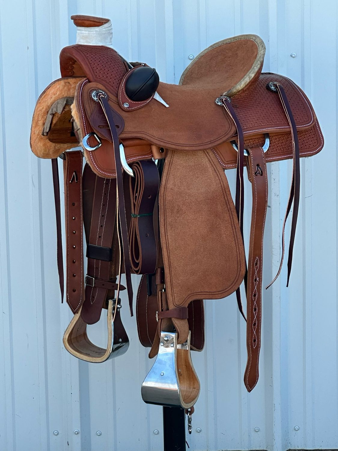 Robert Teskey Cliff Wade Ranch Roping Saddle with a 15 1/4- inch Rough Out Seat Tooled Waffle with Border Bucking Rolls Medium Finish