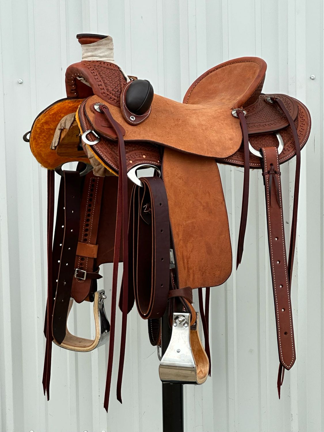 Robert Teskey Cliff Wade Saddle with 16- inch Rough Out Seat Tooled Interlace with Border Bucking Rolls Medium Finish
