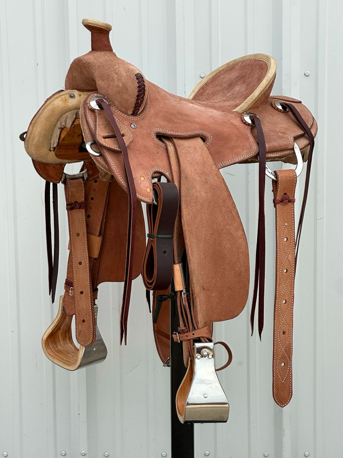 Robert Teskey Strip Down Seat Rig Ranch Roping Saddle with a 15- inch Rough Out Seat Double Stitch Light Finish
