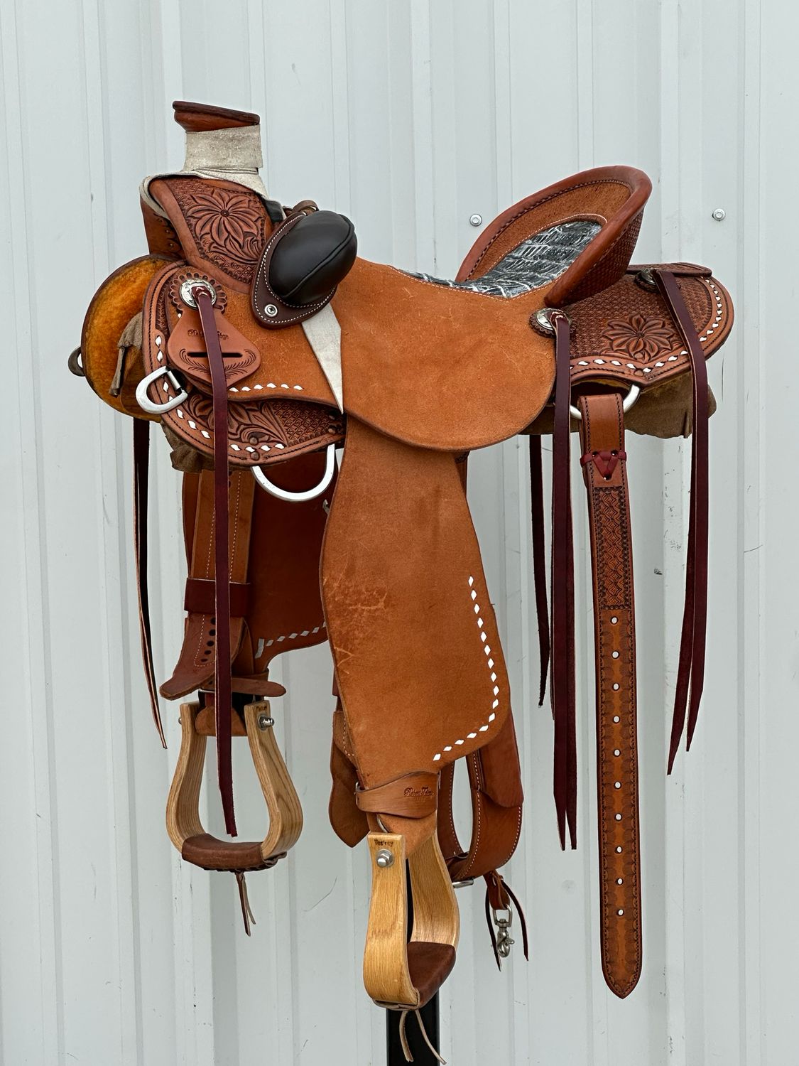 Robert Teskey Elite Ultra Light Lady Wade Saddle with a 16- inch Exotic Inlay and Rough Out Seat Tooled Interlace and Floral White Buck Stitch Border Bucking Rolls Medium Finish