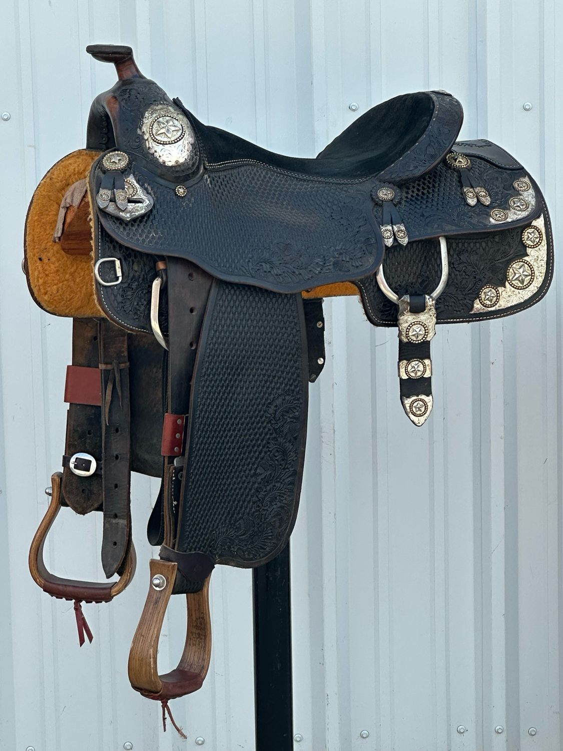 R. M. Liner Saddlery Western Pleasure show Saddle with a 16- inch Black Padded  Suede Seat Basket Weave with Oak Tooling Star Bling Forward Hung Rigging