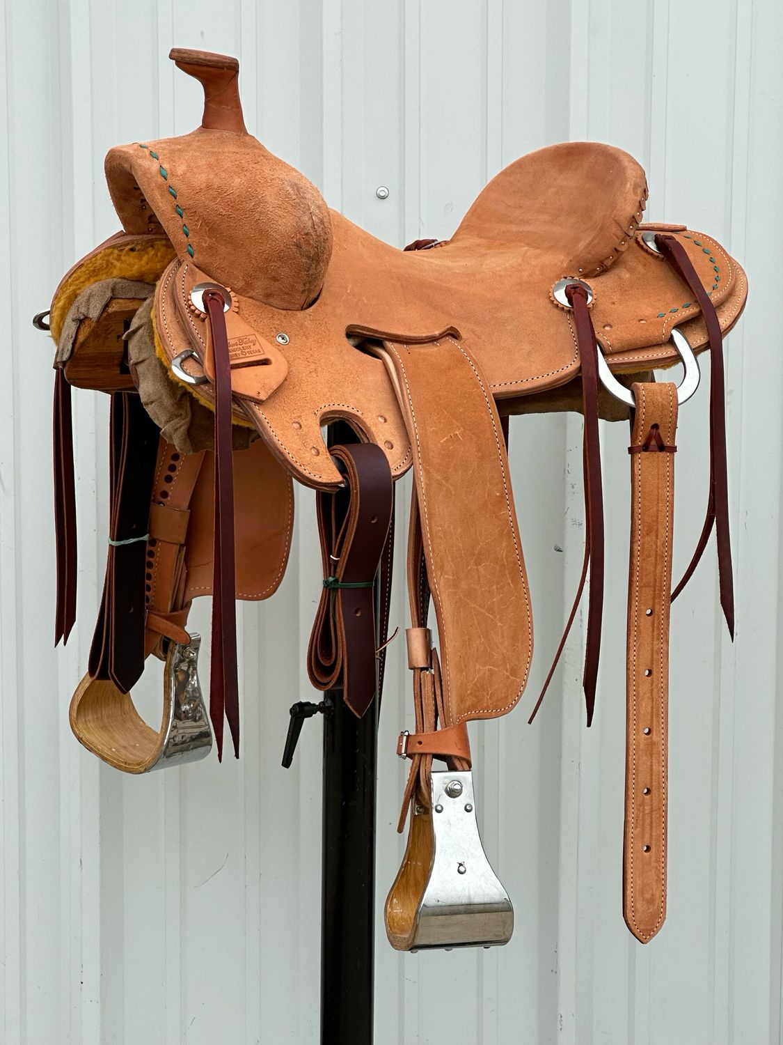 Robert Teskey Super Arizona Strip Down Seat Rig Ranch Roping Saddle with a 16- inch Rough Out Seat Light Finish