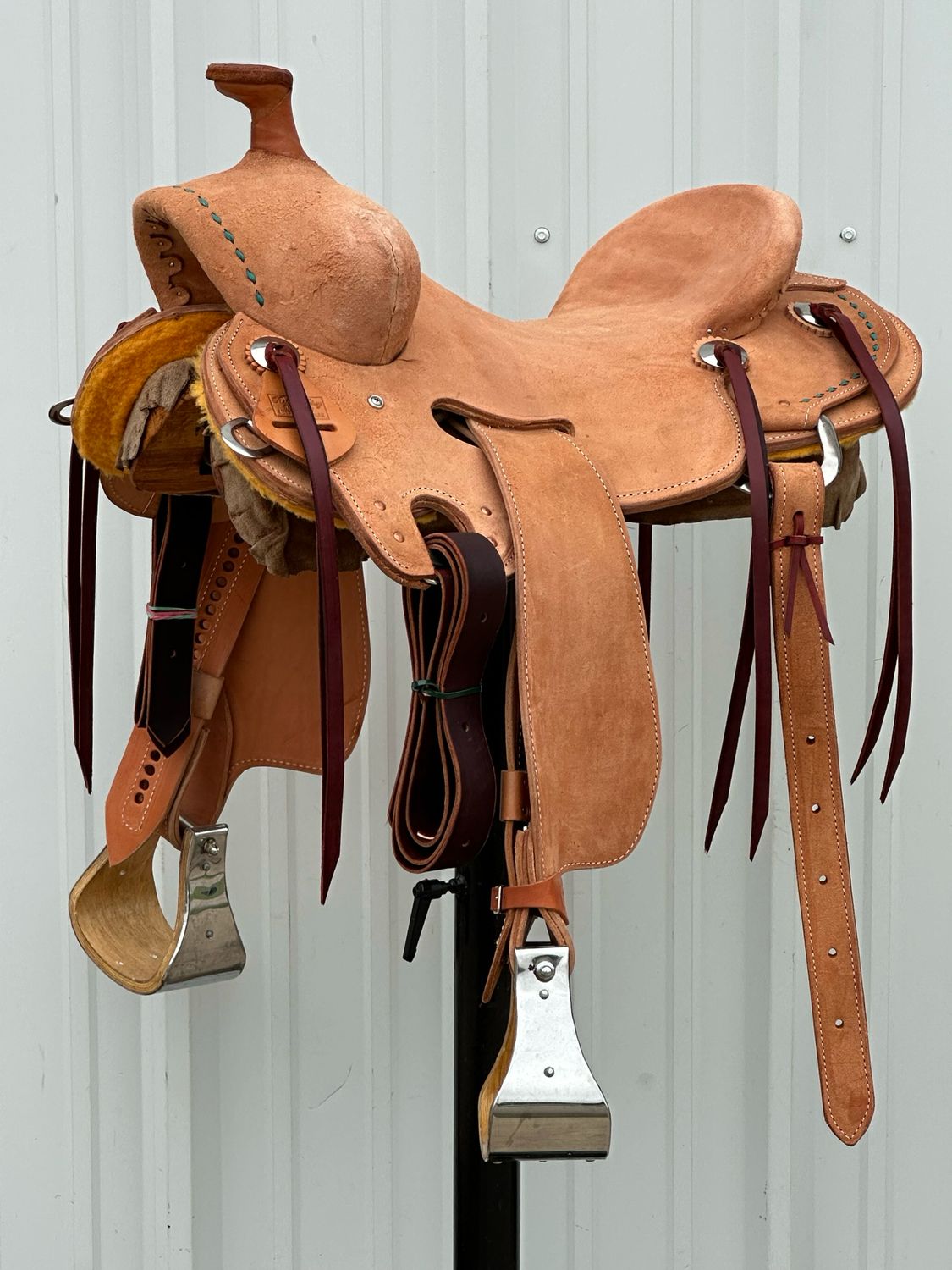 Robert Teskey Super Arizona Strip Down Seat Rig Ranch Roping Saddle with a 16- inch Rough Out Seat Turquoise Buck Stitch