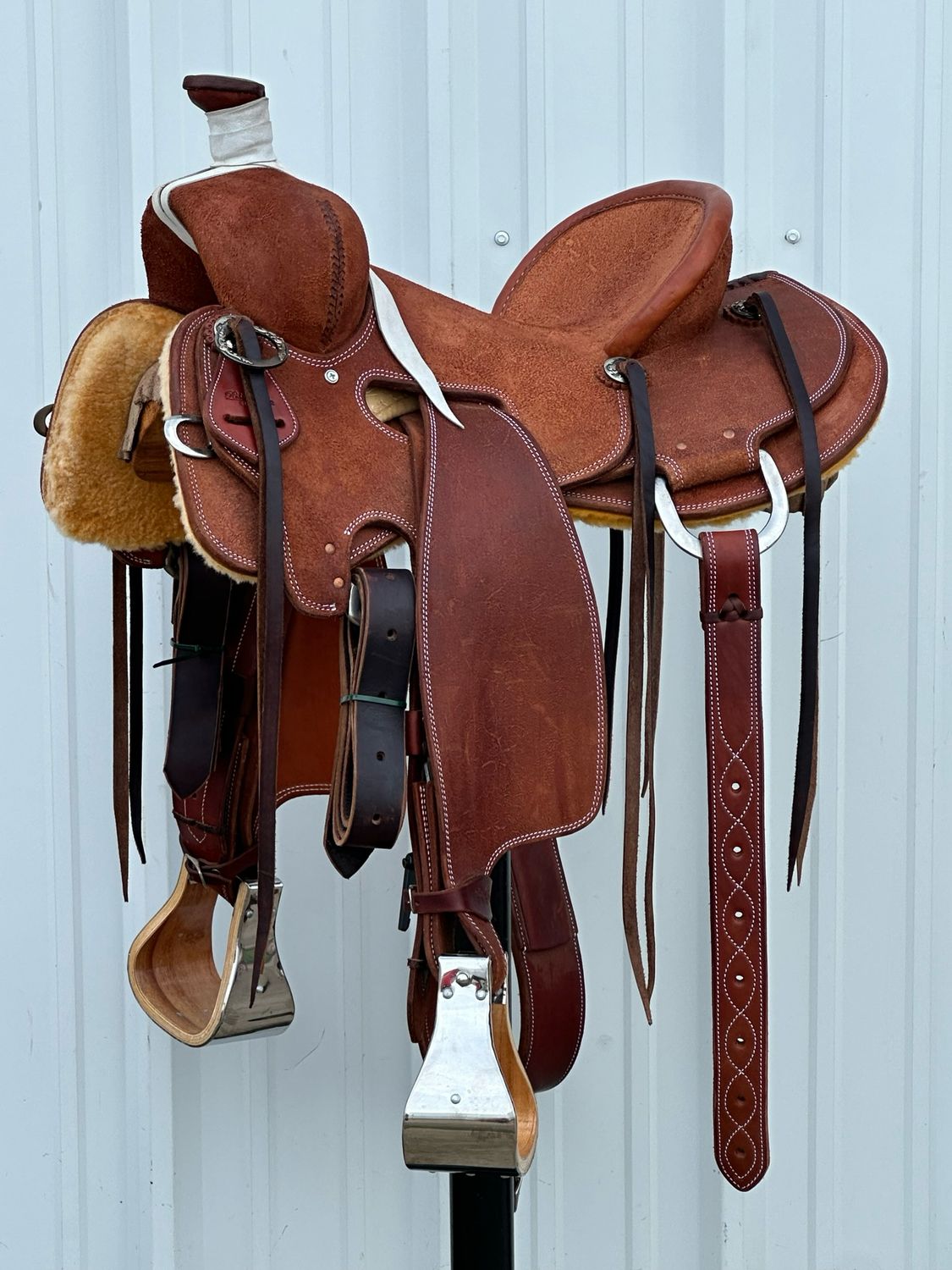 Robert Teskey Elite Seat Rig Ranch Roping Saddle with a 15- inch High Back Seat Double Stitch Medium Finish