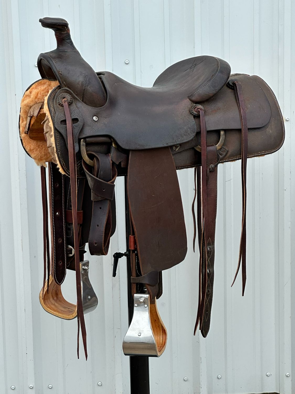 Bill Oliver Amarillo, Tx Roping Horse Saddle with a 15 1/2- inch Seat Dark Finish