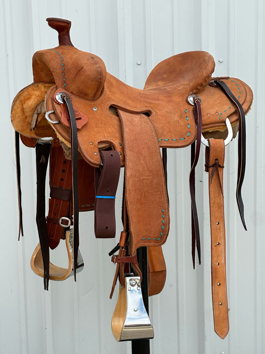 Robert Teskey Tucson Strip Down Seat Rig Ranch Roping Saddle with a 16- inch Rough Out Seat Turquoise Buck Stitch Border Light Medium Finish