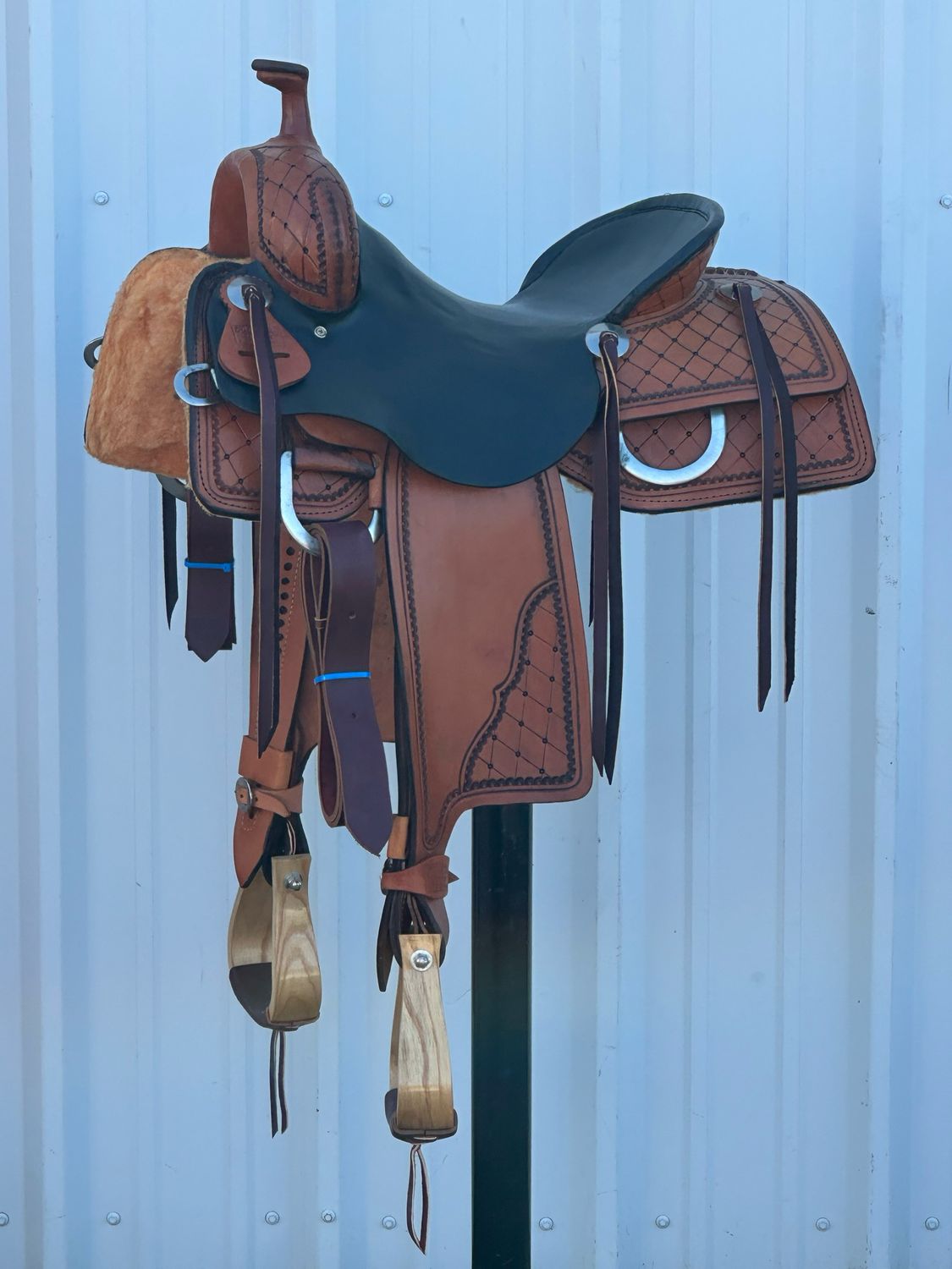 Robert Teskey Ranch Cutting Saddle with a 14 3/4- inch Slick Out Seat Tooled Diamond Interlace with Border Medium Finish
