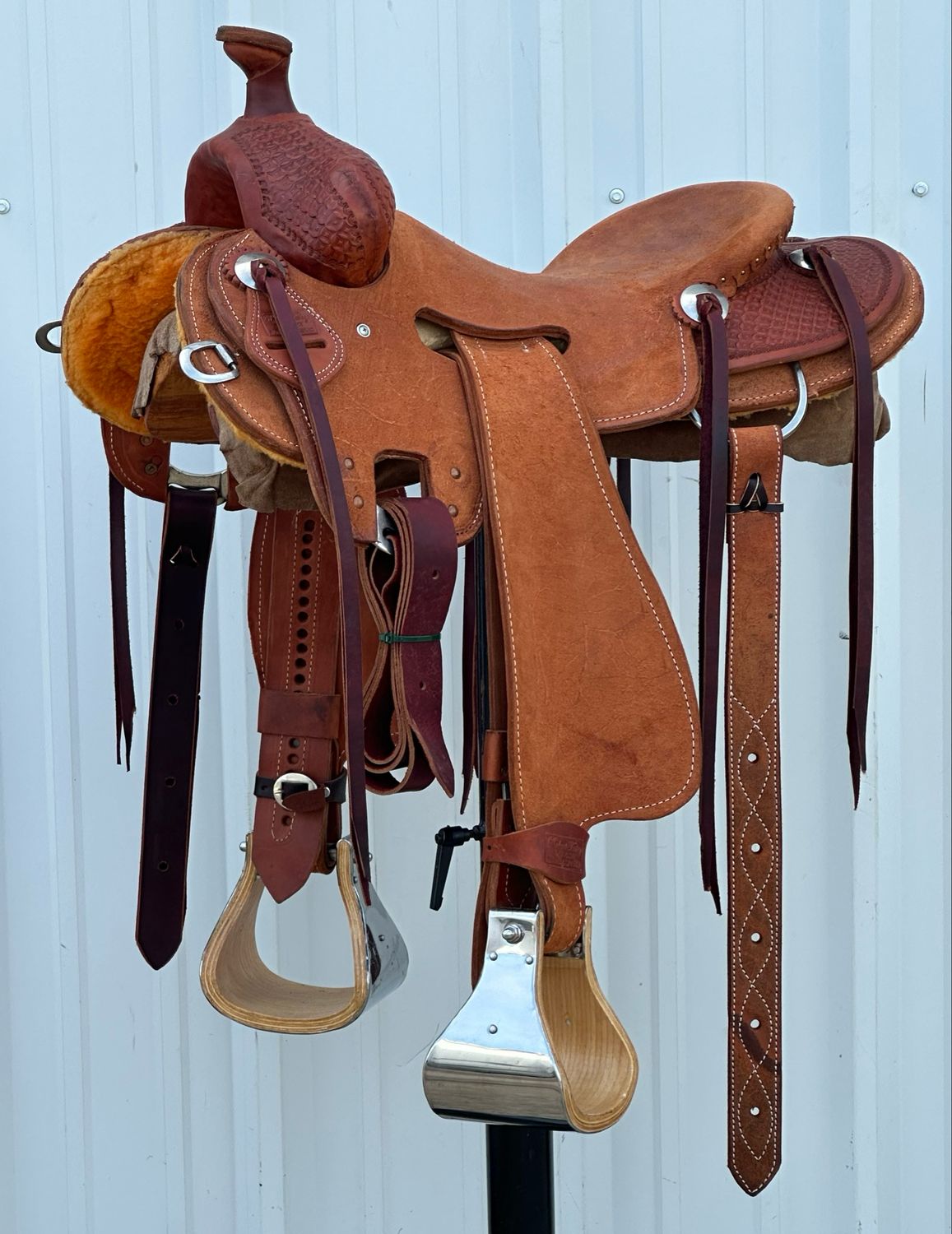 Robert Teskey Low Moose Strip Down Seat Rig Ranch Roping Saddle with a 15 3/4- inch Rough Out Seat Tooled Floral Interlace Medium Finish