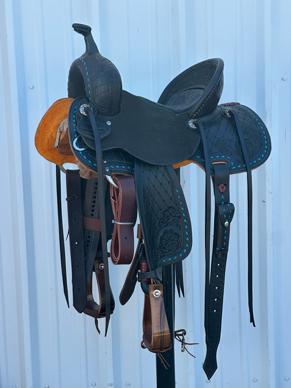 Robert Teskey Elite Barrel Racing Saddle with 14- inch Inlay Seat Tooled Diamond Interlace and Floral with Turquoise Buck Stitch Border Black Finish