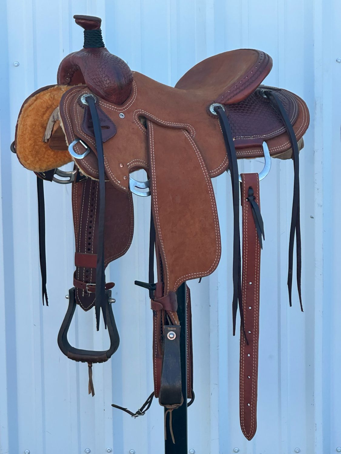 Robert Teskey Elite Strip Down Seat Rig Ranch Roping Saddle with a 14 1/2- inch Rough Out Seat Tooled Interlace Double Stitch Medium Finish