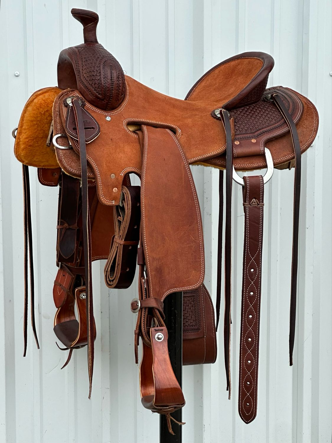 Robert Teskey Elite Strip Down Seat Rig Ranch Roping Saddle with a 16- inch Rough Out Seat Tooled Hour Glass Interlace with Braid Border Double Stitch Dark Finish