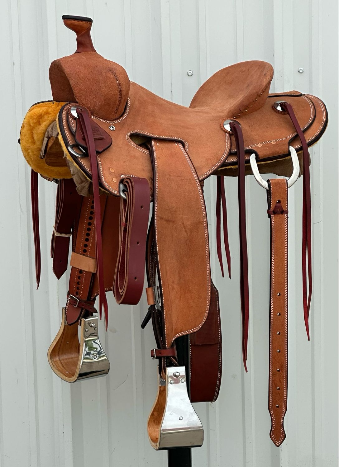 Robert Teskey Arizona Strip Down Seat Rig Ranch Roping Saddle with a 15 1/2- inch Rough Out Seat Double Stitch Light Finish
